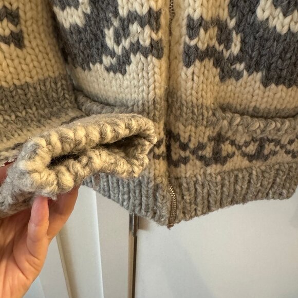 VINTAGE SUPER CHUNKY ZIP UP "COWICHAN" SWEATER SIZE XS KNIT - Picture 4 of 10
